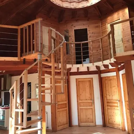 Holiday home Maison Ronde Atypique En Bois Carmaux